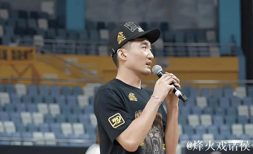 孙铭徽情绪低落!拒绝布朗示好,两场仅得13分,王博面临困局 孙铭徽情绪低落!拒绝布朗示好,两场仅得13分,王博面临困局