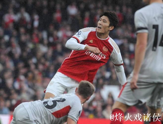 罗马诺：富安健洋以自由球员身份加盟阿贾克斯，签约至2026年6月